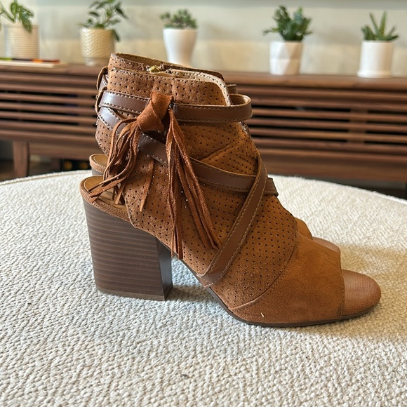Adorable Tan Suede Ankle Boots - Picture 4 of 6